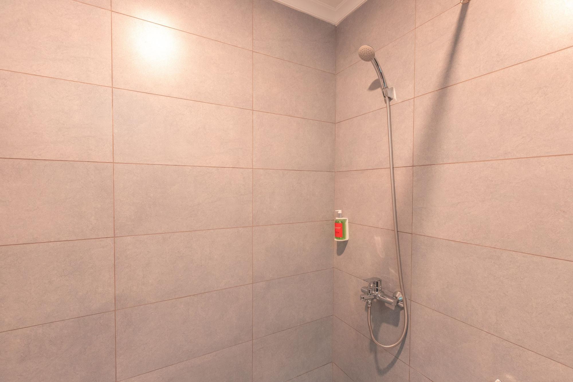 Super Oyo Townhouse 2 Hotel Gunung Sahari Cakarta Dış mekan fotoğraf