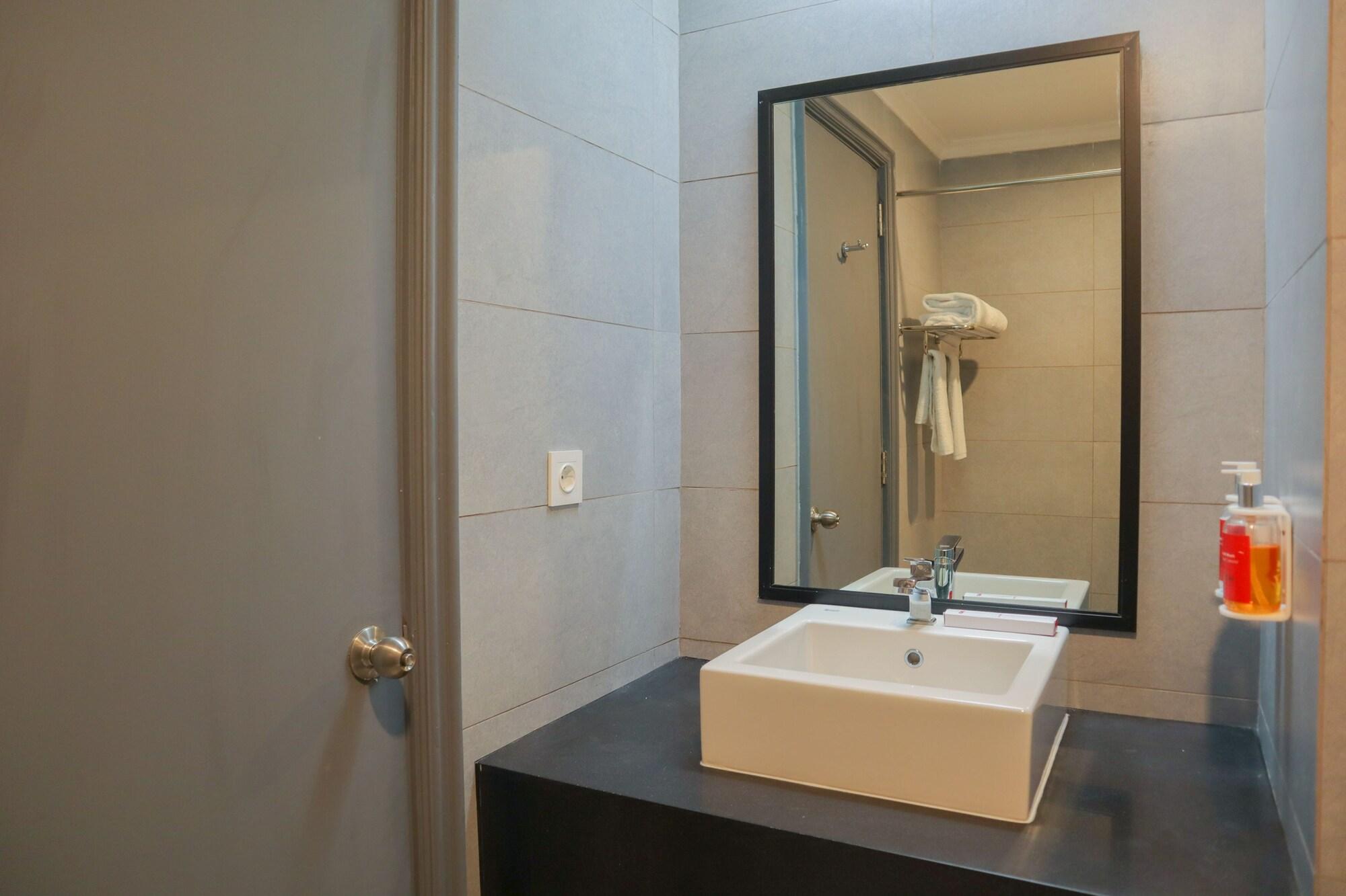 Super Oyo Townhouse 2 Hotel Gunung Sahari Cakarta Dış mekan fotoğraf