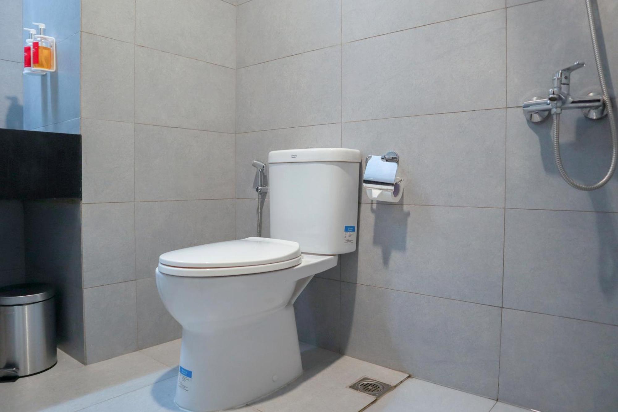 Super Oyo Townhouse 2 Hotel Gunung Sahari Cakarta Dış mekan fotoğraf