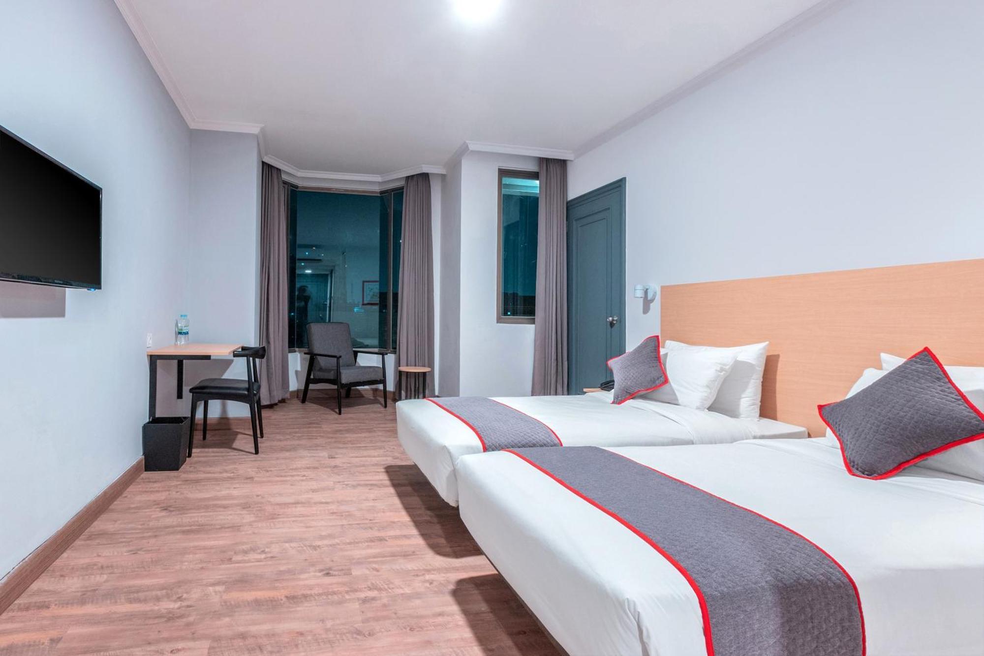 Super Oyo Townhouse 2 Hotel Gunung Sahari Cakarta Dış mekan fotoğraf