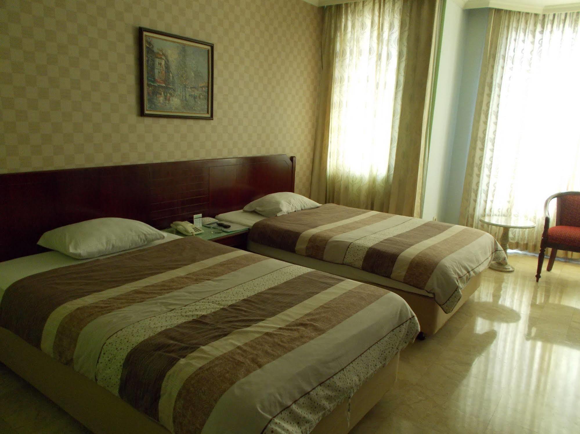 Super Oyo Townhouse 2 Hotel Gunung Sahari Cakarta Dış mekan fotoğraf