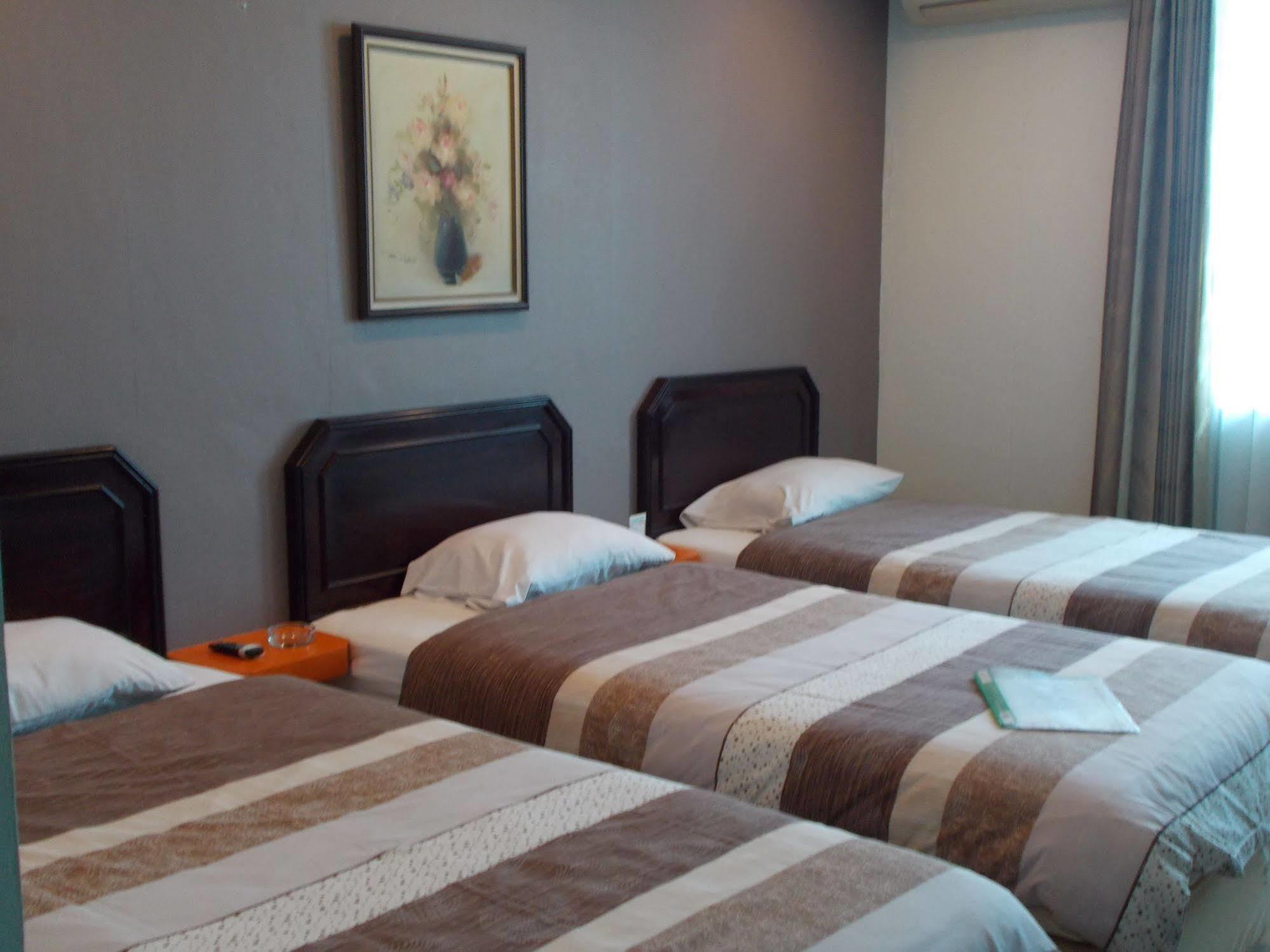 Super Oyo Townhouse 2 Hotel Gunung Sahari Cakarta Dış mekan fotoğraf