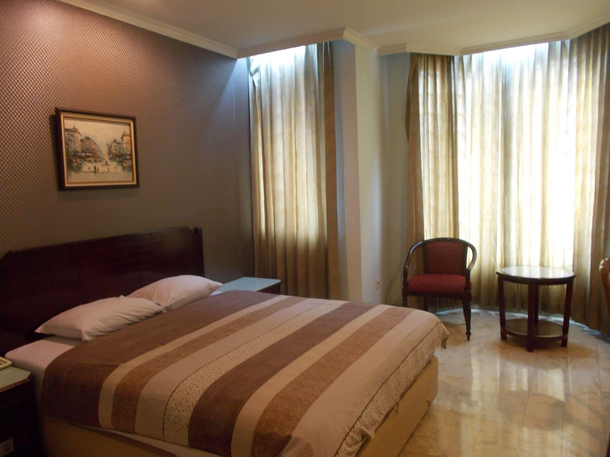 Super Oyo Townhouse 2 Hotel Gunung Sahari Cakarta Dış mekan fotoğraf